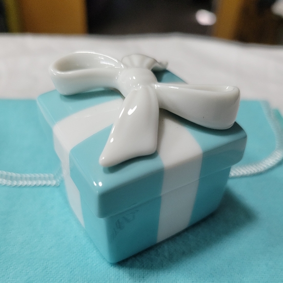 Tiffany and Co Porcelain Mini Blue Box - Picture 2 of 8